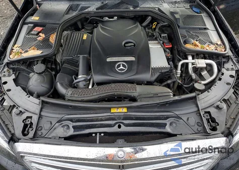 2015 Mercedes-Benz C 300 4Matic из США, поврежденный, VIN 55SWF4KB4FU033929